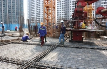 Chủ đầu tư, nhà thầu “oằn lưng” với giá vật liệu