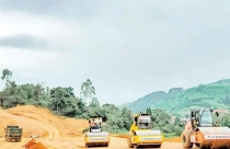 Giá vật liệu tăng cao bất thường, nhiều công trình giao thông trọng điểm gặp khó