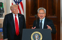 Ông Trump đạt thỏa thuận chia 15% doanh thu bán chip sang Trung Quốc với hai “ông lớn” ngành bán dẫn Mỹ