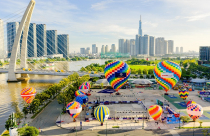 Hàng trăm nghìn người dân TP.HCM tham dự Lễ hội Khinh khí cầu Eaton Park Skyward