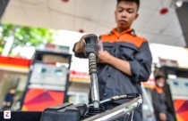 Giá xăng giảm mạnh