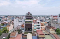 Nhà 7 tầng ba thế hệ giữa Hà Nội có ốc đảo xanh, hồ bơi trên cao