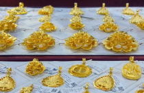 Giá vàng ngày 20/10: Vàng miếng, vàng nhẫn neo mức cao "chót vót", chênh lệch mua vào-bán ra được thu hẹp