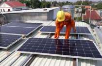 Đề xuất chỉ thông báo với UBND cấp xã khi lắp điện mặt trời mái nhà tự dùng