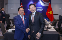 Thủ tướng đề nghị Singapore hỗ trợ Việt Nam phát triển năng lượng tái tạo, công nghiệp bán dẫn