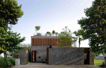 Biệt thự Bình Dương phong cách Á Đông khác biệt khi xuất hiện khối container lệch góc