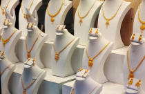 Giá vàng tại châu Á tăng mạnh lên mức cao nhất trong hai tuần