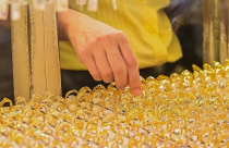 Giá vàng hôm nay 13.11: Giảm vì chốt lời, nên bán ra hay mua vào trước khi giá tăng lại?