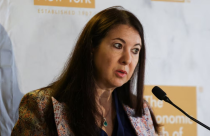 Cựu thống đốc Fed bị điều tra: Chồng toàn mua bán cổ phiếu ngay trước khi Fed ra quyết định then chốt