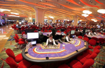 Muốn vào chơi casino tại Phú Quốc, Hồ Tràm và Vân Đồn, người Việt cần có thu nhập từ 10 triệu đồng