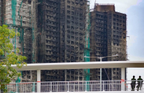 Lượt xem nhà đất tại Hong Kong giảm sau vụ cháy chung cư, giao dịch tạm lắng vì nỗi đau cộng đồng