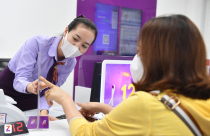 Ngân hàng đang thu phí quản lý tài khoản bao nhiêu mỗi tháng?