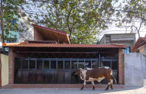 Nhà nông thôn ngoại thành Hà Nội phá vỡ sự phân chia kín đáo của nhà phố