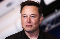 Người đầu tiên trên thế giới có 700 tỷ USD