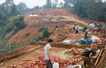 Bát Xát: Người dân đồng thuận di chuyển mộ bàn giao mặt bằng phục vụ dự án đường sắt