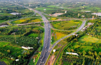 Tại sao đầu tư công là chìa khóa để Việt Nam đạt mục tiêu quốc gia thu nhập cao vào năm 2045?