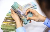 Lãi suất tăng đồng loạt, nên gửi tiền thế nào cho có lợi?