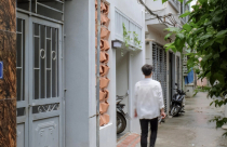 Sức mạnh của giếng trời và kiến trúc lệch tầng trong ngôi nhà 63m2 cho gia đình 3 thế hệ tại Hà Nội