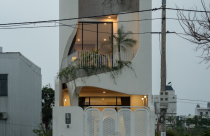 Lệch tầng, giếng trời và đường cong: bộ ba hồi sinh sức sống cho nhà phố Đà Nẵng