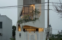 Lệch tầng, giếng trời và đường cong: bộ ba hồi sinh sức sống cho nhà phố Đà Nẵng