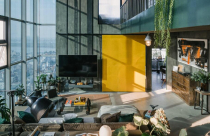 Cải tạo căn hộ thông tầng Hà Nội: Giải pháp Industrial thuần hóa sức nóng hướng Tây