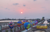 Cần Giờ có gì mà hơn 10.000 người tìm đến trong một ngày?