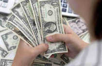 Đồng USD hạ nhiệt, thị trường gia tăng nhu cầu phòng thủ bằng vàng và tiền tệ khác