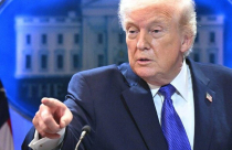 THUẾ QUAN HOA KỲ: Tổng thống Donald Trump tiếp tục nâng mức thuế toàn cầu lên 15%