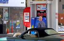 Giá dầu tăng vì căng thẳng Trung Đông, Fed có thể giữ nguyên lãi suất, chưa vội cắt giảm