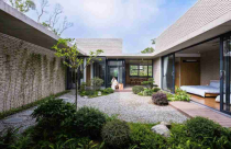 Nhà phố Hà Tĩnh: Thuần hóa thiên nhiên bằng sân trong và mái rộng