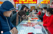 Lỗ nặng vì vàng, người mua nên làm gì?