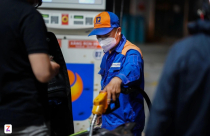 Bộ Công Thương nói lý do điều hành giá xăng dầu lúc nửa đêm