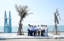 Chủ tịch UBND tỉnh Lâm Đồng kiểm tra vị trí dự kiến triển khai dự án đường ven biển