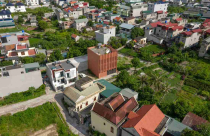 Nhà gạch cánh bướm Quảng Ninh: Giải pháp vỏ bọc 3 lớp và nông nghiệp thẳng đứng