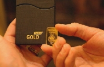 Giá vàng tăng 100.000 đồng, USD tự do giảm nhẹ xuống 19.230 đồng 