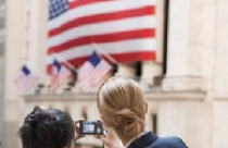 Tăng 125 điểm, Dow Jones giữ vững 10 nghìn điểm 