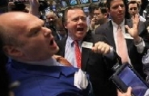 Tăng hơn 100 điểm, Dow Jones vượt 10.500 điểm 