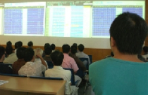 Hàng giá rẻ về, VN-Index “đổ đèo” xuống 455 điểm