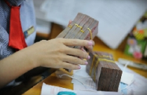 Tập trung thực hiện giảm lãi suất VND 