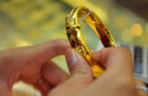 Giá vàng vọt lên từng giờ, chạm mức 30,7 triệu đồng