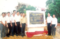 Khánh thành cầu Phùng trên QL32: Dải lụa mềm nối đôi bờ sông Đáy 