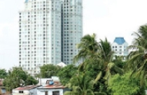 Nhà công... “rớt” giá! 