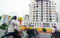 Nhà ở cho người thu nhập thấp: Vì sao chủ đầu tư không mặn mà?