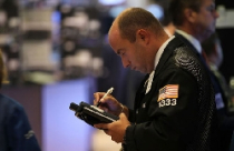 Phố Wall trượt nhẹ 