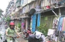 TP.HCM: Tháo dỡ khẩn cấp ba chung cư cũ 
