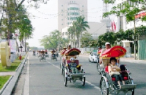 Đà Nẵng: Thay mới, sửa chữa biển tên đường kiểu cánh lệch 