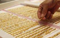 Giá vàng vượt 31,8 triệu đồng/lượng, USD tăng mạnh 