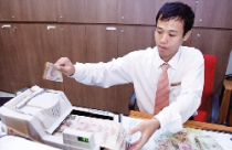 Đồng thuận cũng phải chờ lạm phát! 