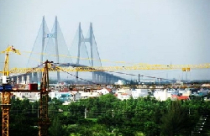 Mặc cầu Phú Mỹ, nhà đất cứ yên ắng