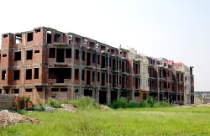 Nhà thầu rầu lòng vì... luật